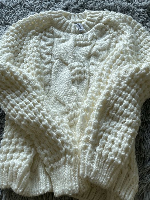 Бял  нов пуловер