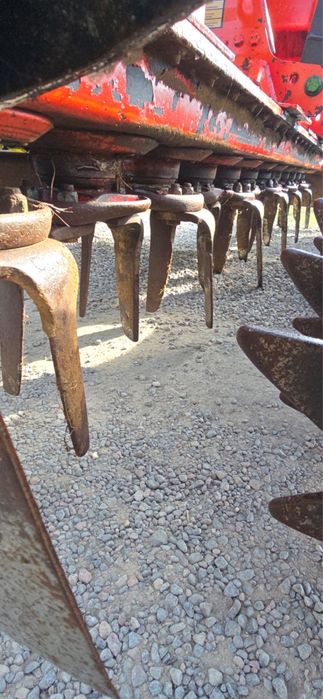 Grapa rotativa  freza 3m Quvogne . Ca kuhn maschio