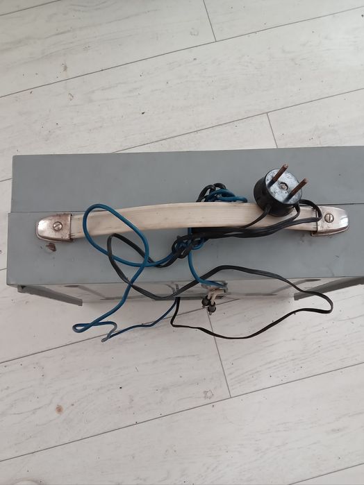 Проигрывать виниловый