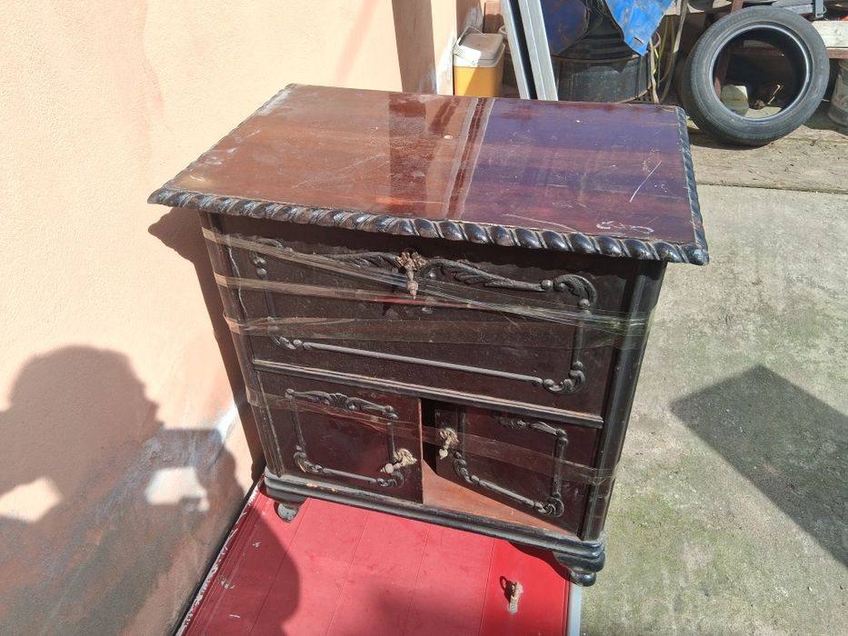 Mobila veche de vinzare