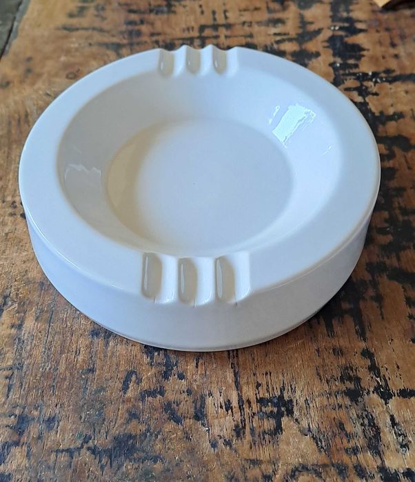 пепелник порцеланов бял супер качество за пури внос от Италия, масивен