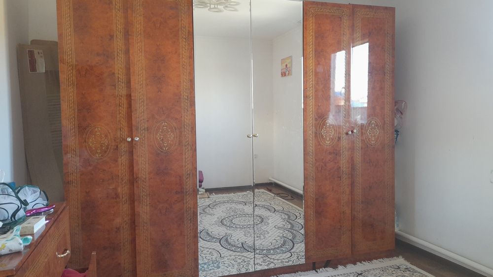 Шкаф тумбасымен сатылады