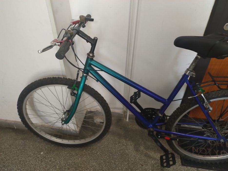Vand bicicleta cu roti de 26