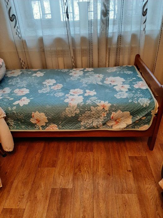 Продам кровать с матрасом