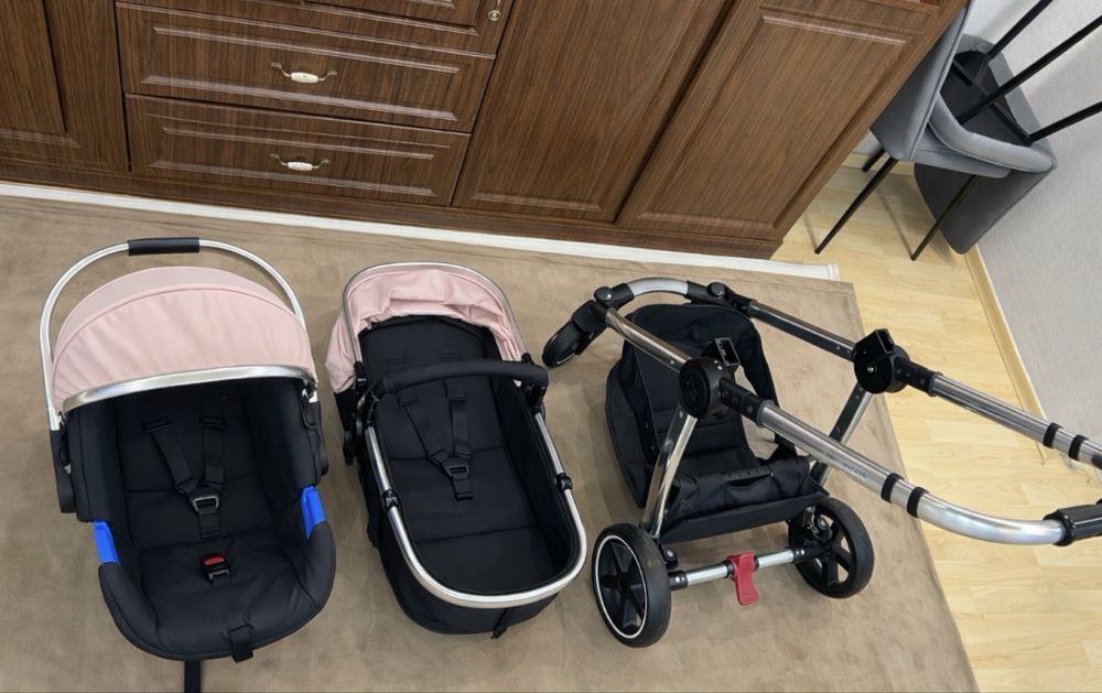 Продается б/у коляска есть небольшой торг.