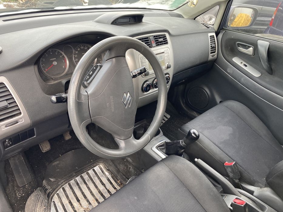 Продава се само на части Suzuki Liana 1.3
