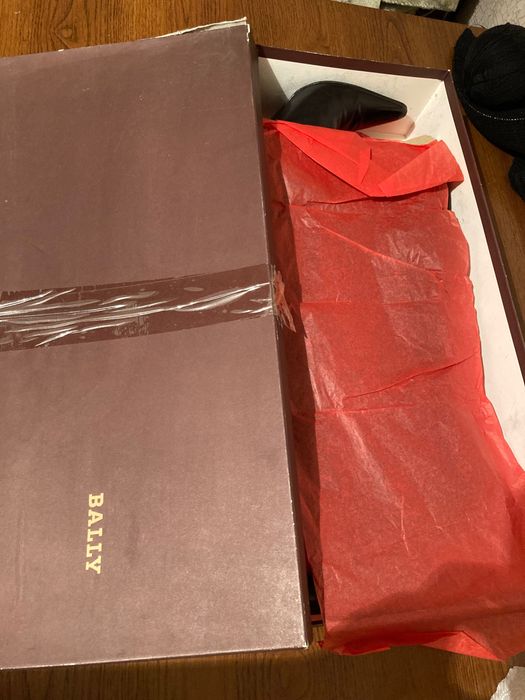 Продам сапоги Bally