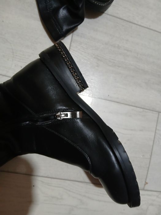 Новые листаем обуви разные