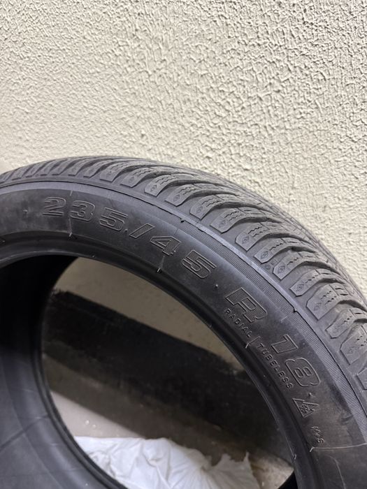 Продам зимние шины 235/45/18