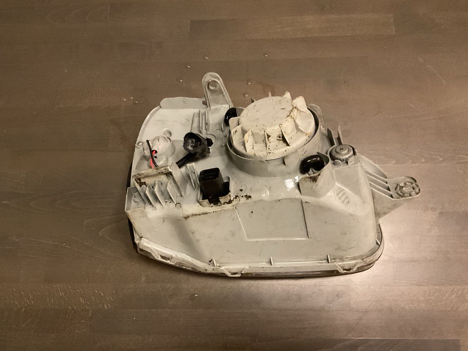 Hyundai Santa Fe 2001-2006 - ляв фар Депо