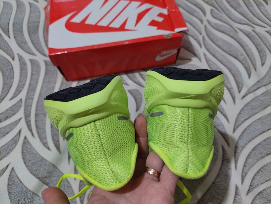 Продам беговые кроссовки Nike