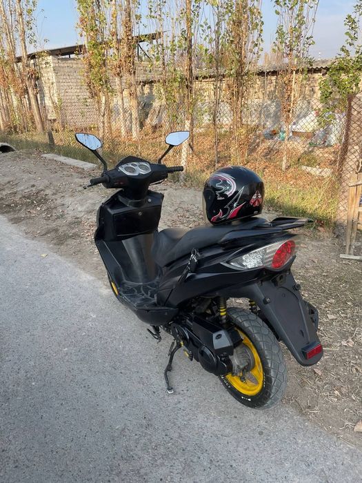 Skutor benzin sotiladi