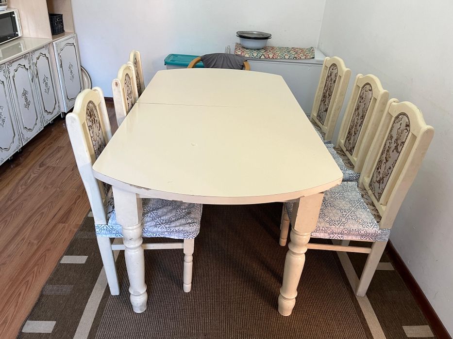 Стол стулями рабочом состояние