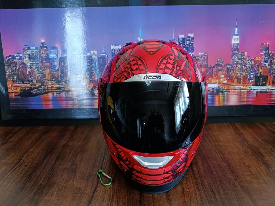 Мото шлем от бренда ICON original
