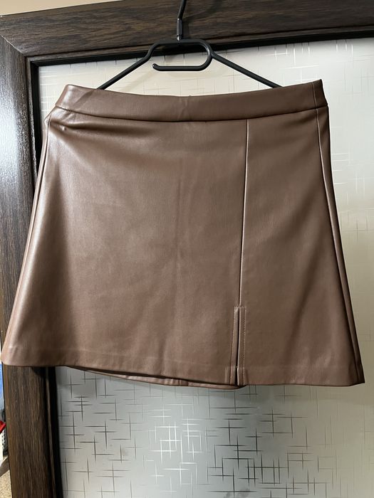 fusta maro imitatie piele