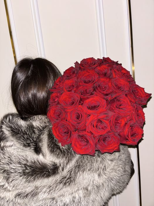 Buchet de 25 de trandafiri rosii, naturali, perfecti.