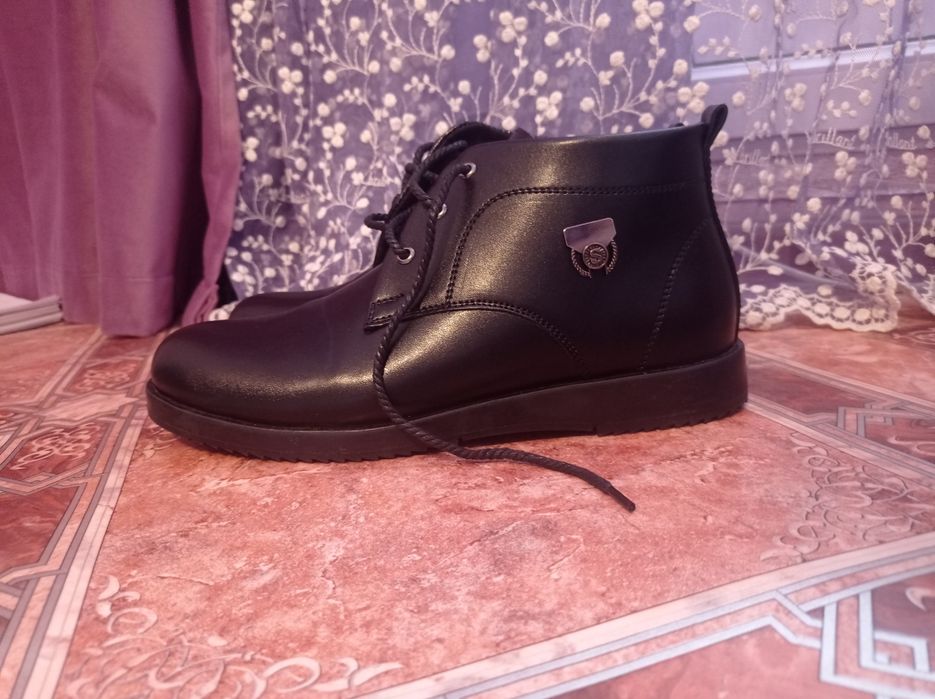 Продам осенние мужские ботинки