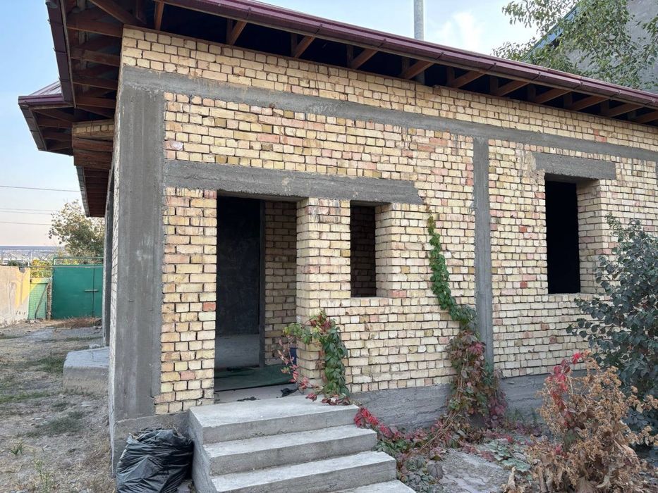 Продается участок 3-сотки, с Коробкой! ЯнгиХаёт, махалля Байнал-Минал!