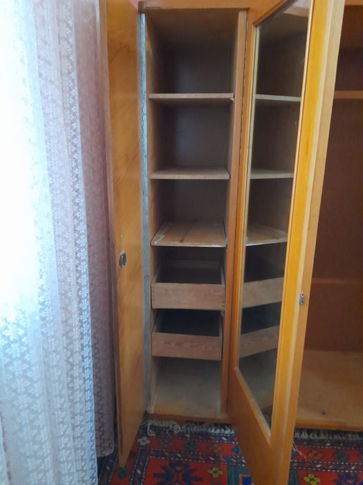 Аввалги кувватли  шкаф жуда яхши  холатда  сакланган