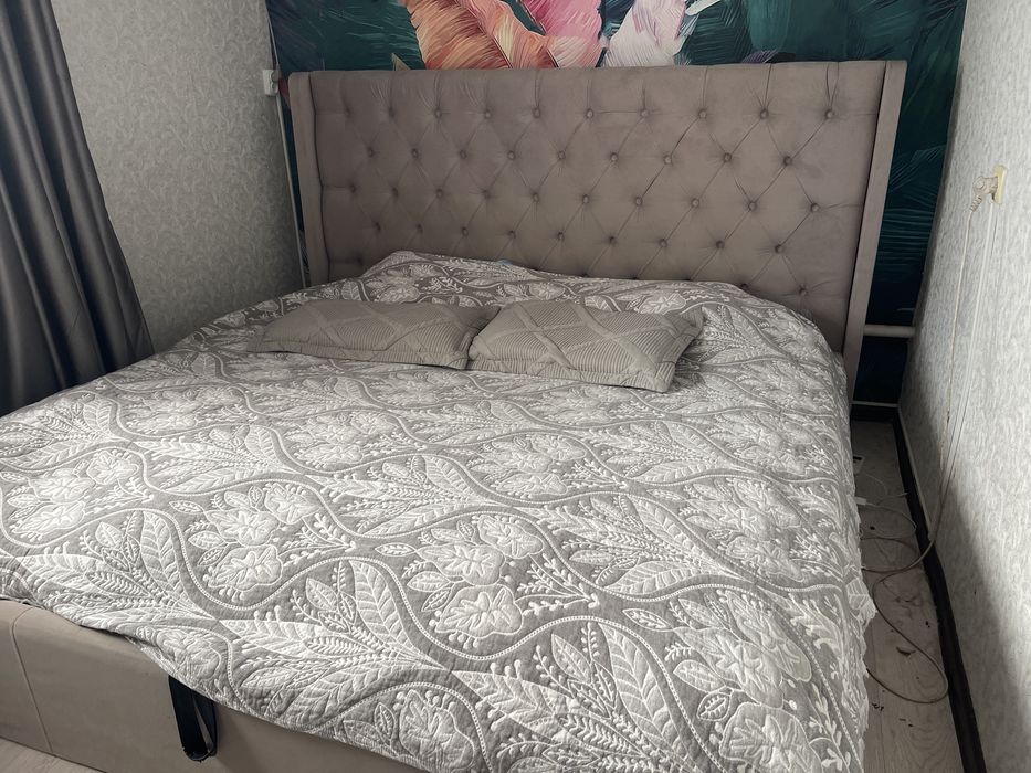 Срочно продам кровать 200/200 большя, вместительная