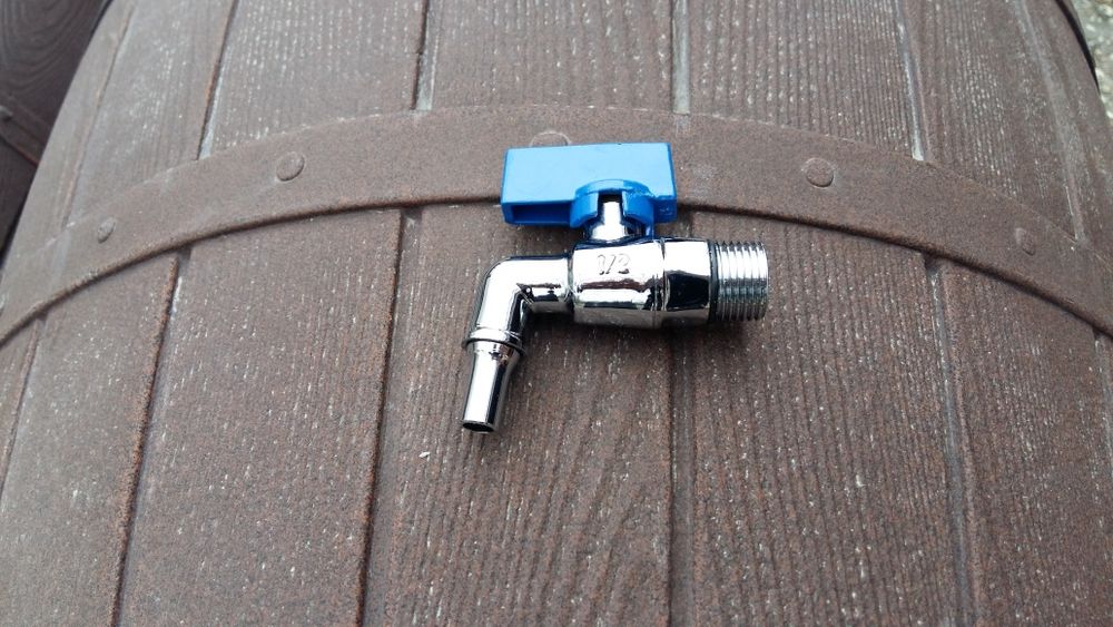 Продавам бурета различни размери(за Вино и Ракия) и стъклени Буркани