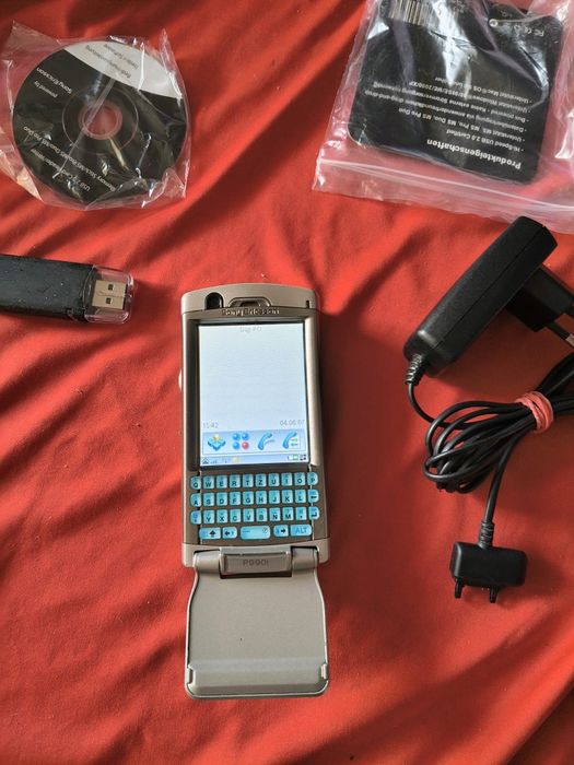 Sony Ericsson p990i + accesorii originale ( decodat)