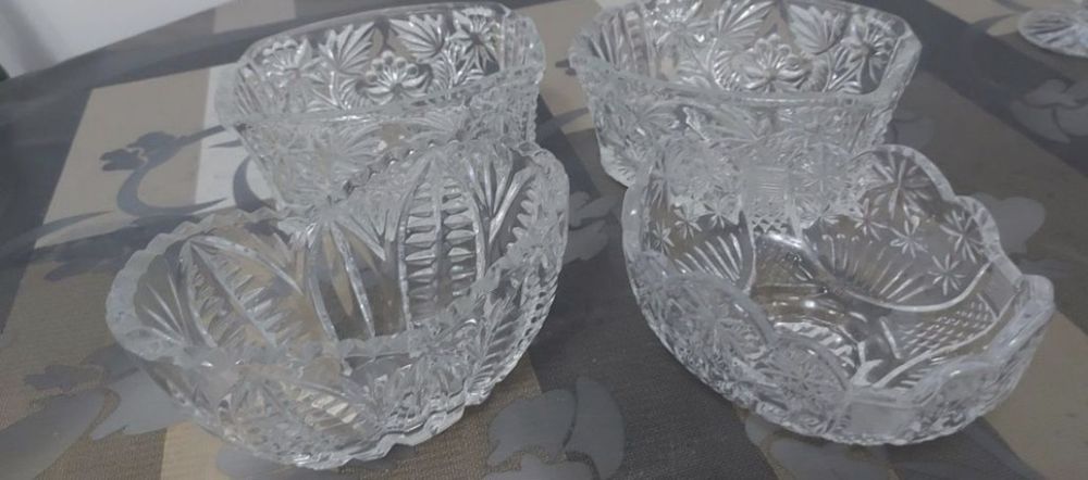 Хрусталь вазалар сатылады