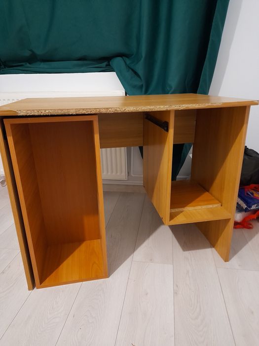 Vând birou în stare buna