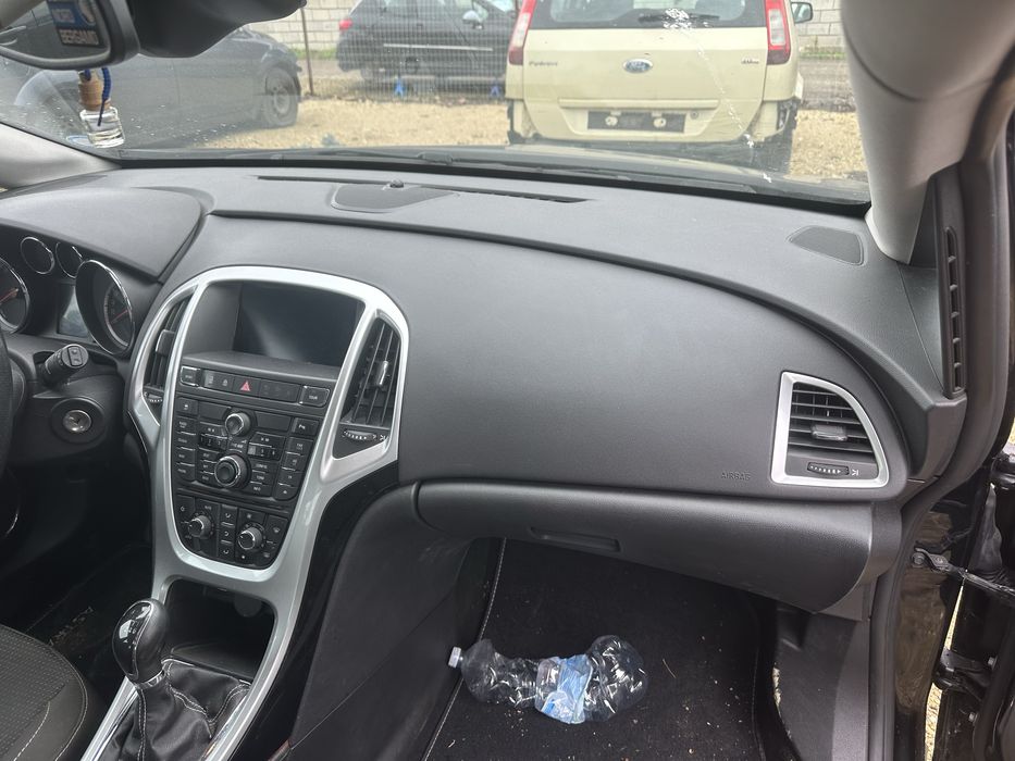 Табло със десен airbag за Опел Астра J