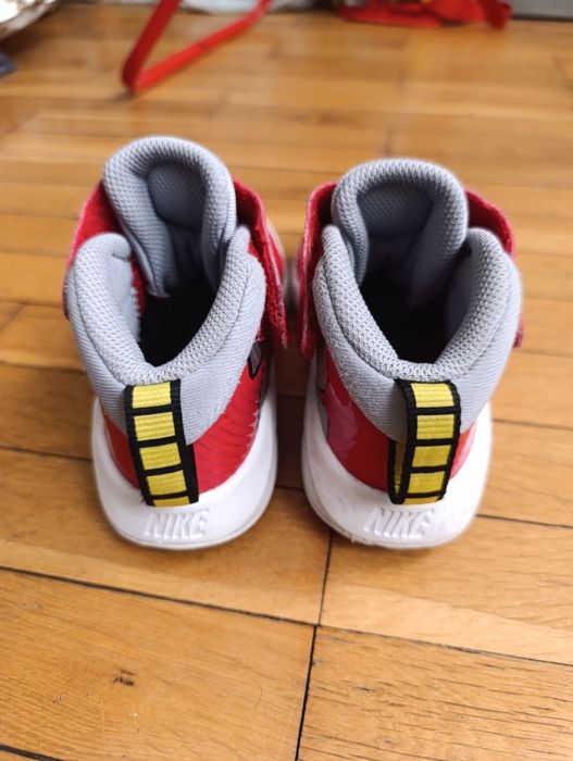 Маратонки Nike Team Hustle - 28,5  ном.