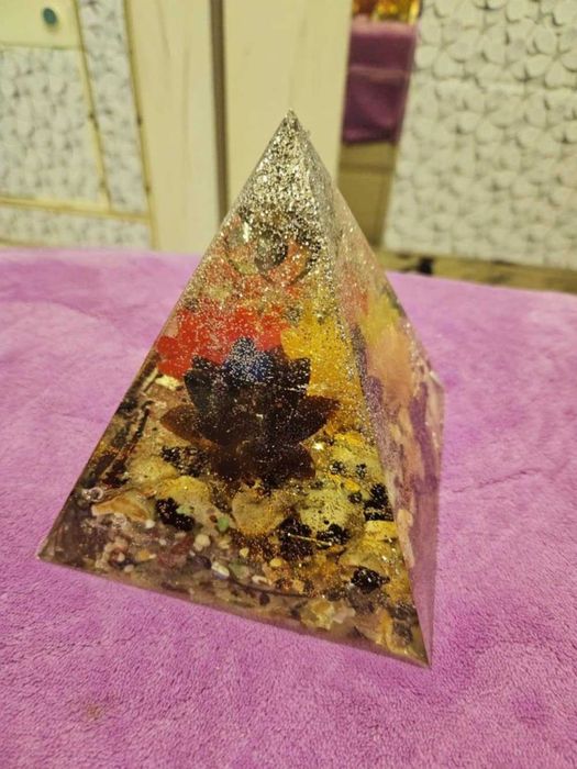 Piramida handmade 16x15 pt creștere personală