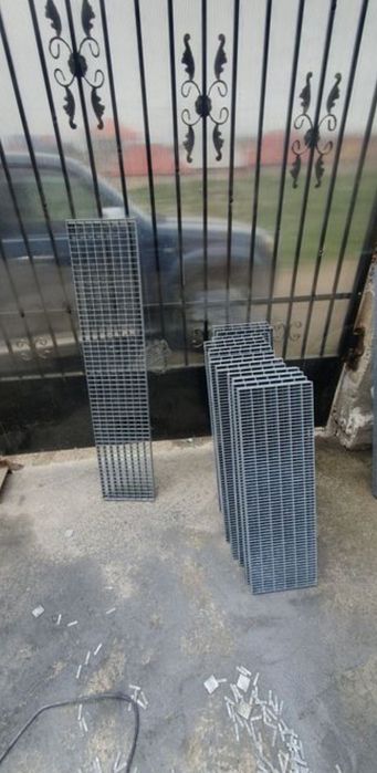 Trepte zincate modele si dimensiuni diferite din rigola sau grilaj
60-