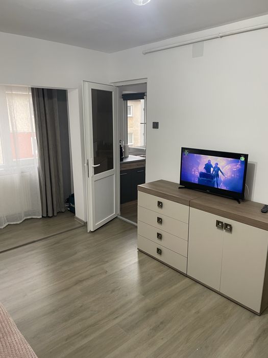 Inchiriez garsoniera