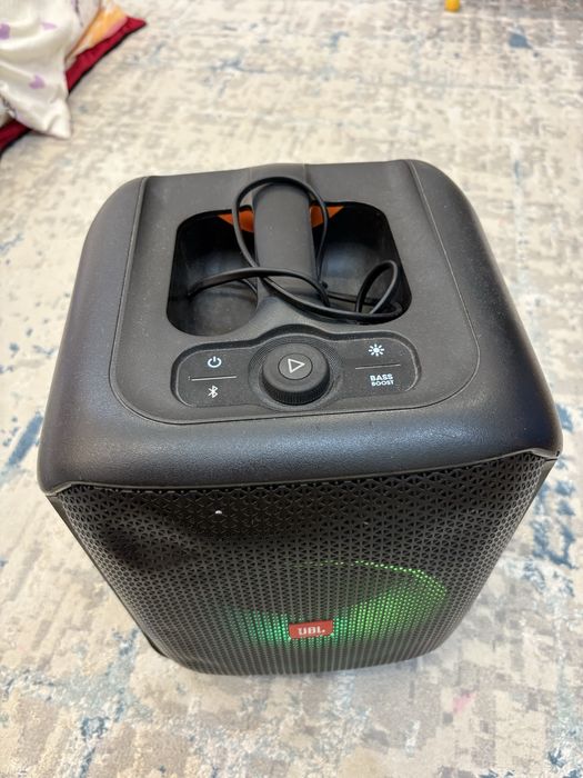 Продаю супер колонку Jbl partybox encore essential