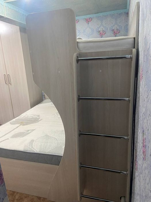 Продам двухъярусную кровать
