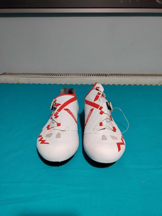 NORTHAWE Exremme RR talpă carbon, mărimea 44, interior 28,5 cm, defecți la stângul.