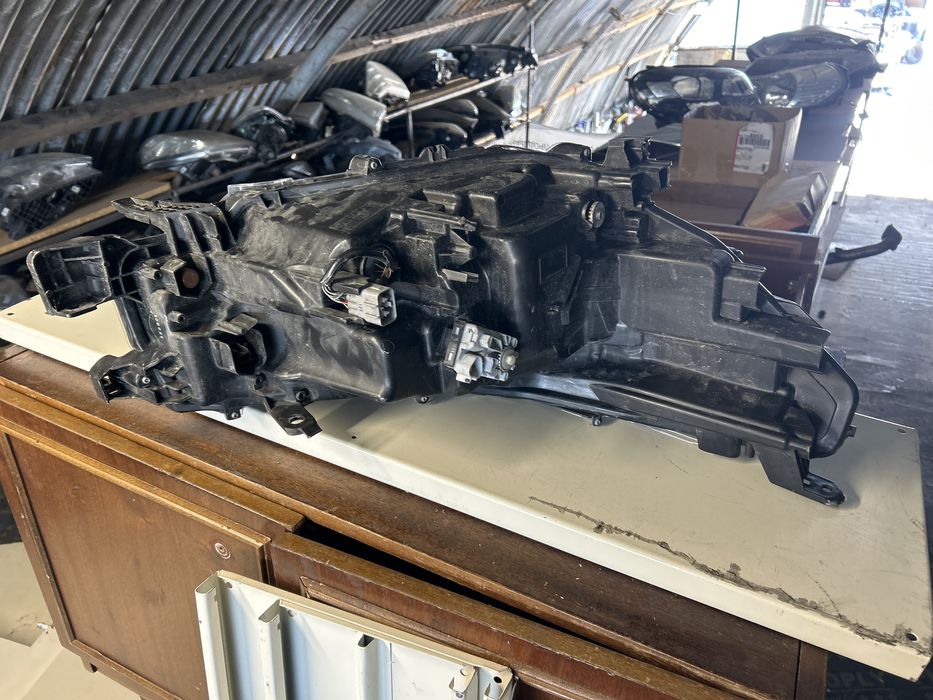 Ляв фар за Toyota HiLux 22”