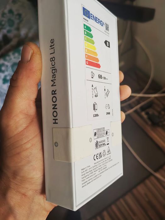 Bună ziua,telefon nou nouț de vânzare