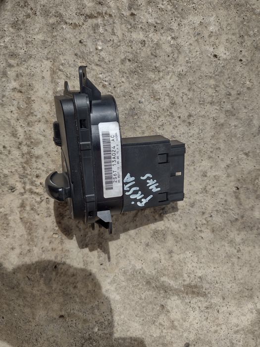 Продавам ключ за фарове за ford fiesta пета генерация