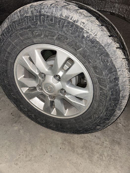 Продам шины на внедорожник R17