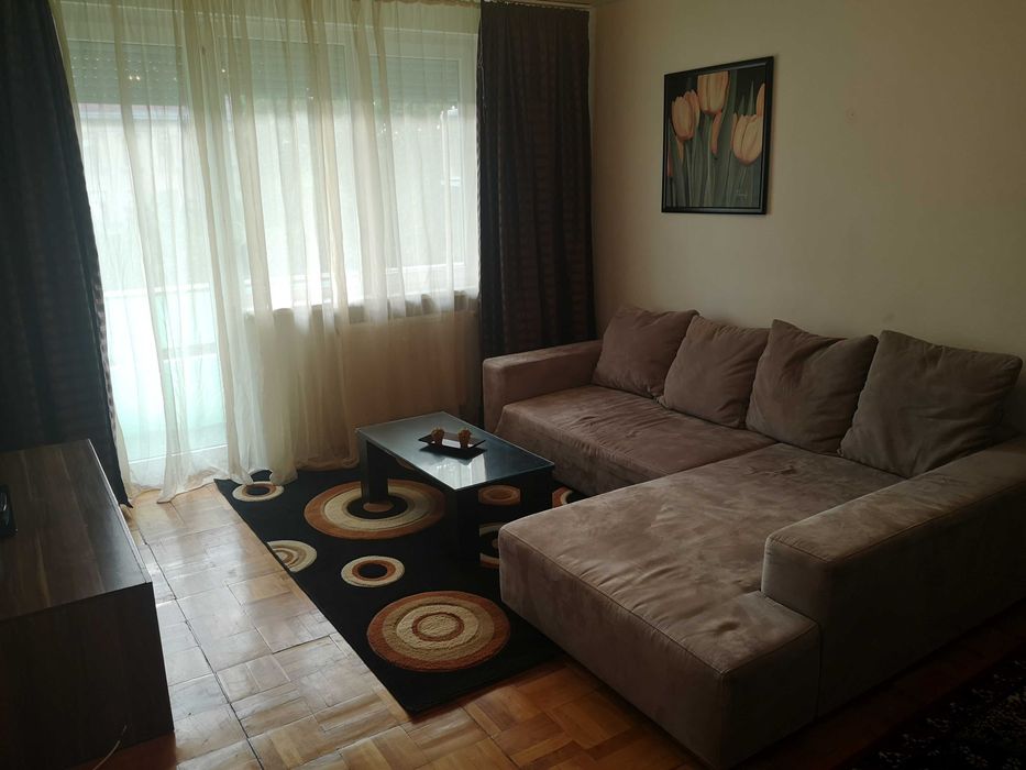 Inchiriez apartament Podgoria