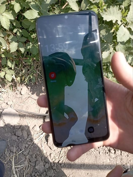 Oppo 57 s bir tutilgan