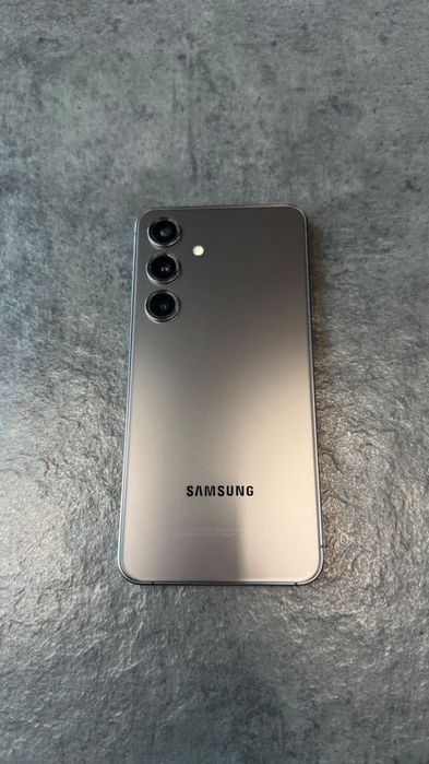 Продам samsung galaxy s24 в сером цвете 8/128