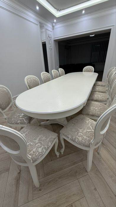 Стол со стульями