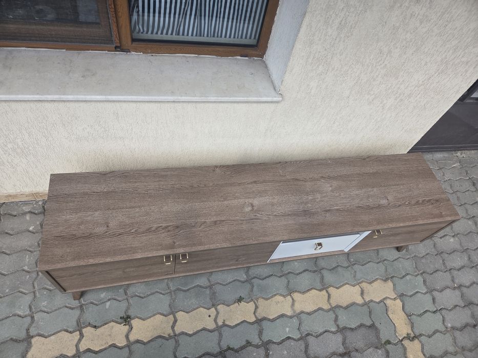 Т. В. шкаф /мебел за хол