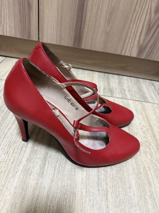 Туфли красные, р-р 38