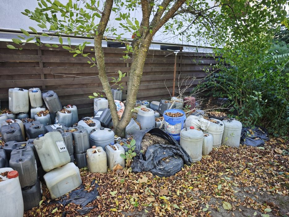 Vand ulei uzat, ulei ars  in canistre bidoane de 20l , 25l, 60l