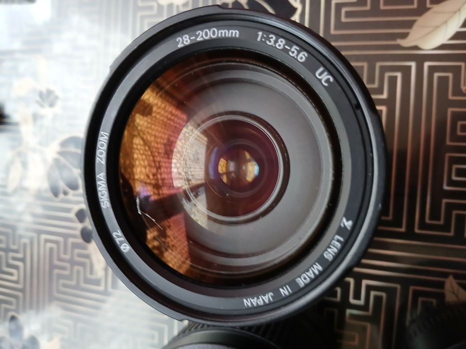 Vând cameră foto canon 2000d . Preț  2600 lei.