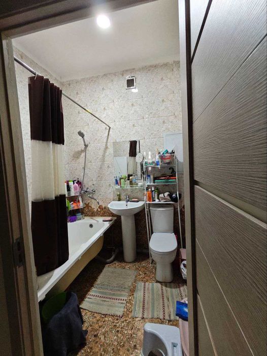 Срочно продаю свою 2-комнатую квартиру в новостройке около м. Дустлик