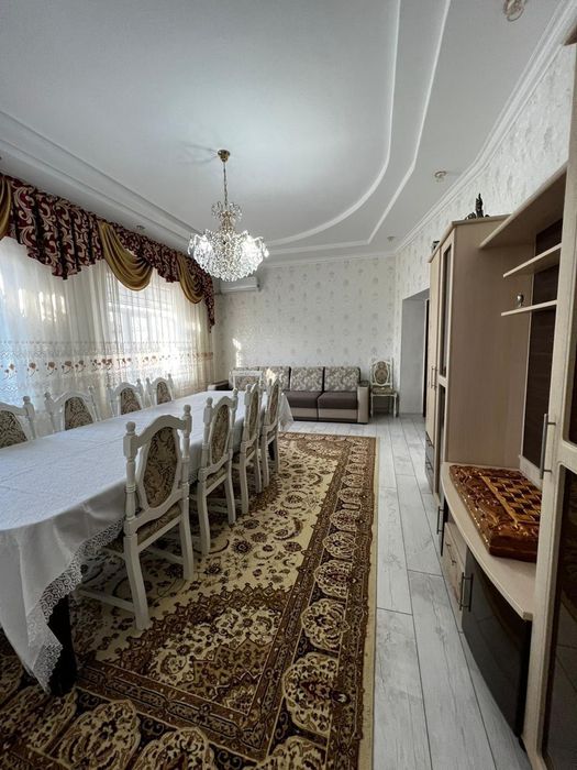 Продаётся большой кирпичный дом